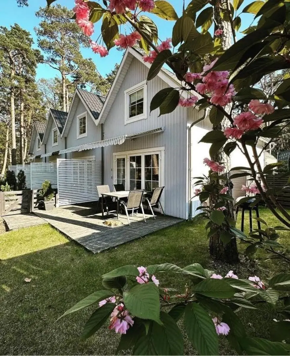 Domki 8 Sosen wśród kwiatów i sosen